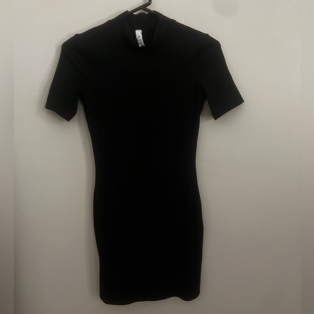 Lululemon All Aligned Ribbed Short Sleeve Dress in Black. Size 4. NWOT